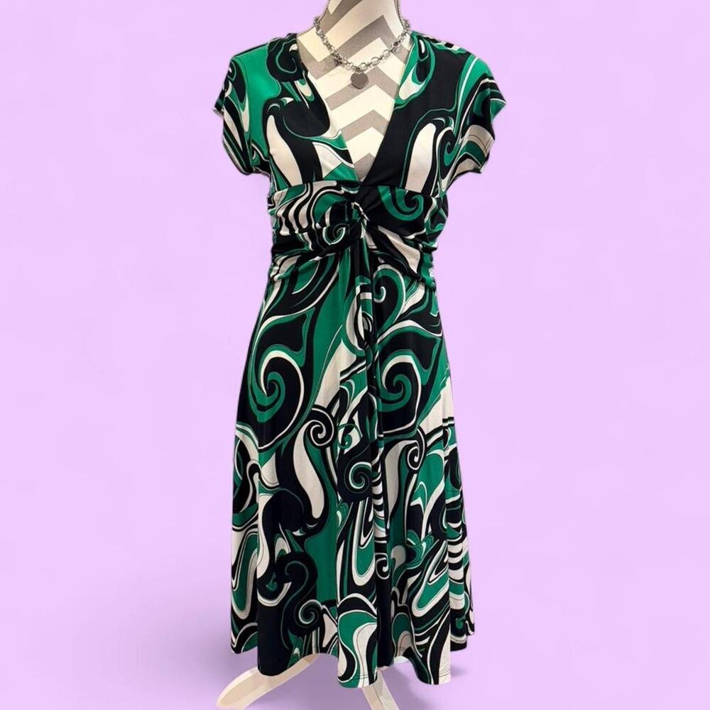 Green and black swirl print and short sleeves